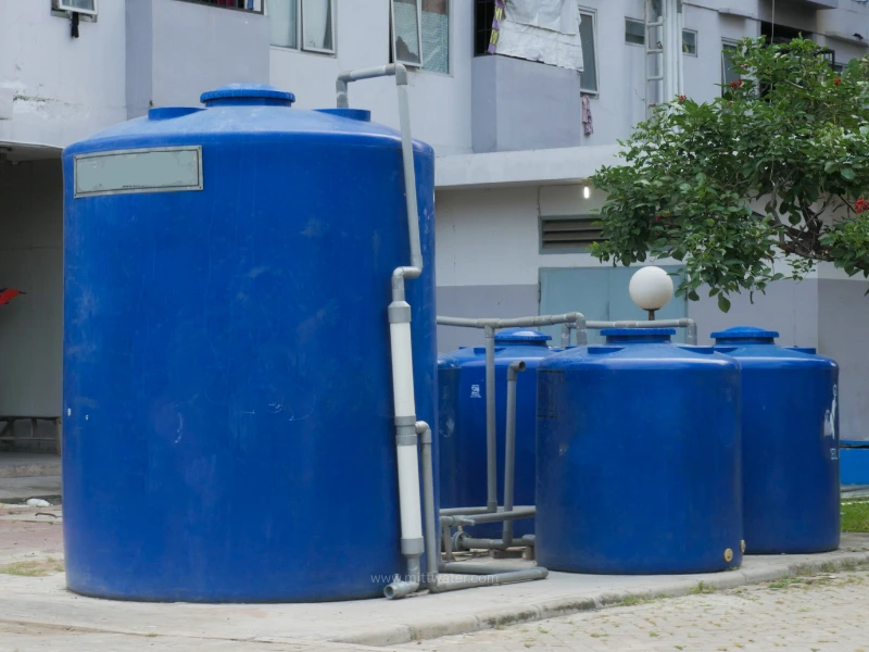 ปิดฝาถังเก็บน้ำให้แน่นสนิทป้องกันน้ำในถังมีกลิ่นเหม็น